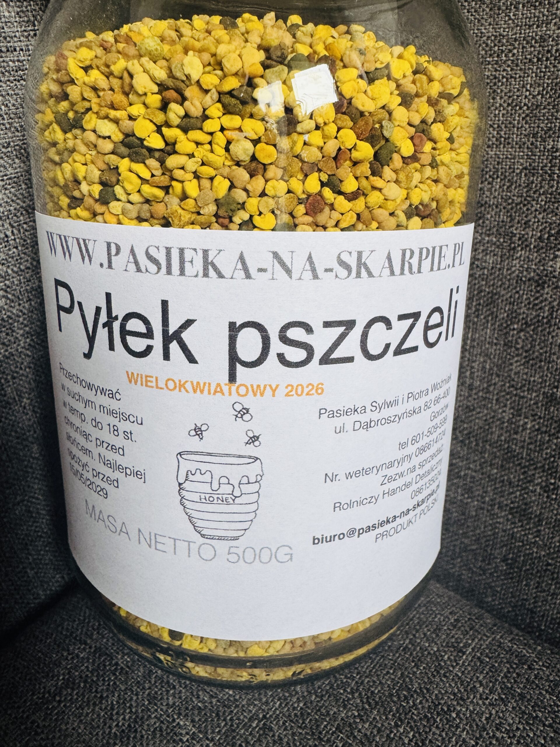zdjęcie pszedstawia słoik pyłek pszczeli 500 g