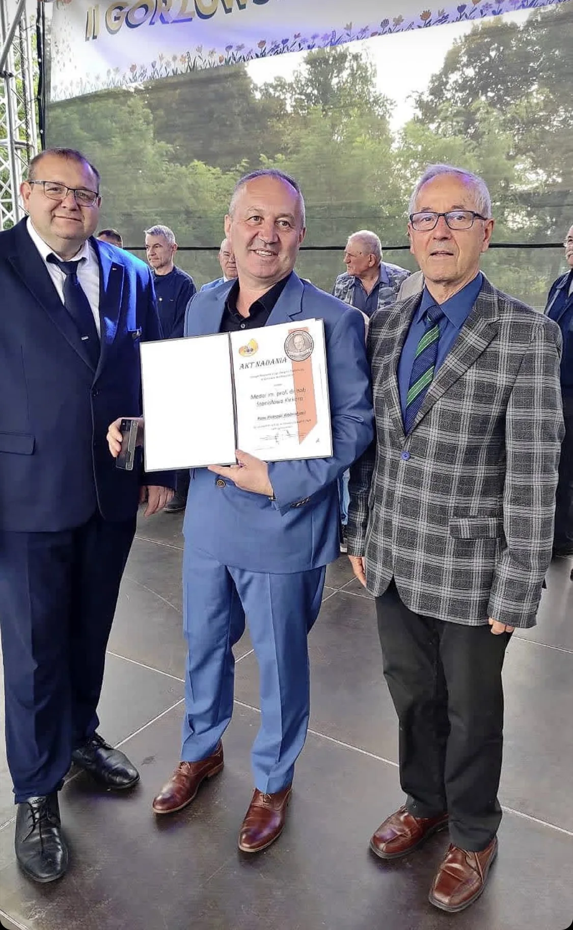 Wręczenie Brązowej Odznaki PZP Piotrowi Woźniakowi podczas 80-lecia Koła Pszczelarzy w Gorzowie Wielkopolskim